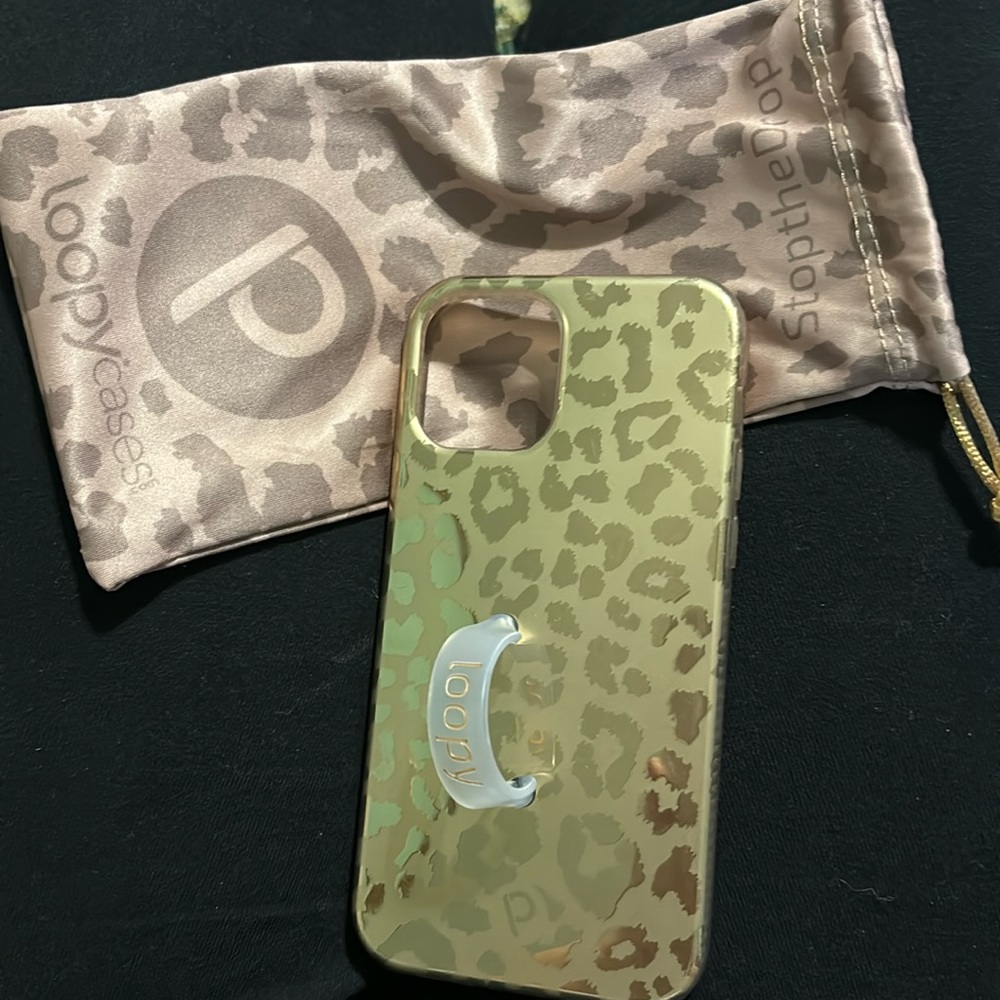 iPhone 12 case and bag. Cheetah design. NWOT